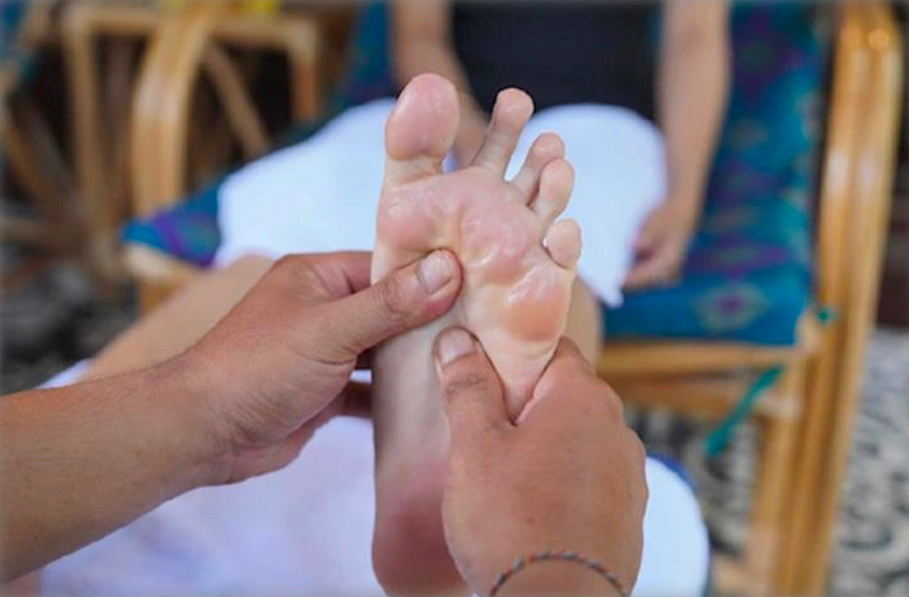 Foot massage earthing